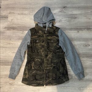 Camo zip up jacket